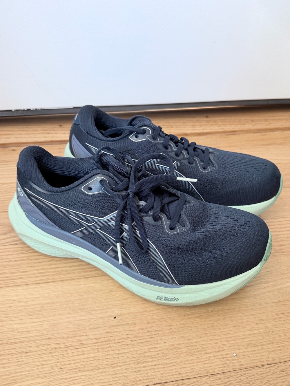 Asics Gel Kayano Running Shoes size 10 wide PureGEL Blue Mint athletic
